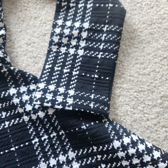 🎄 Buffalo Plaid Holiday Dress – Girls Size Large (10/12) – Beautiful Condition! - Picture 3 of 5